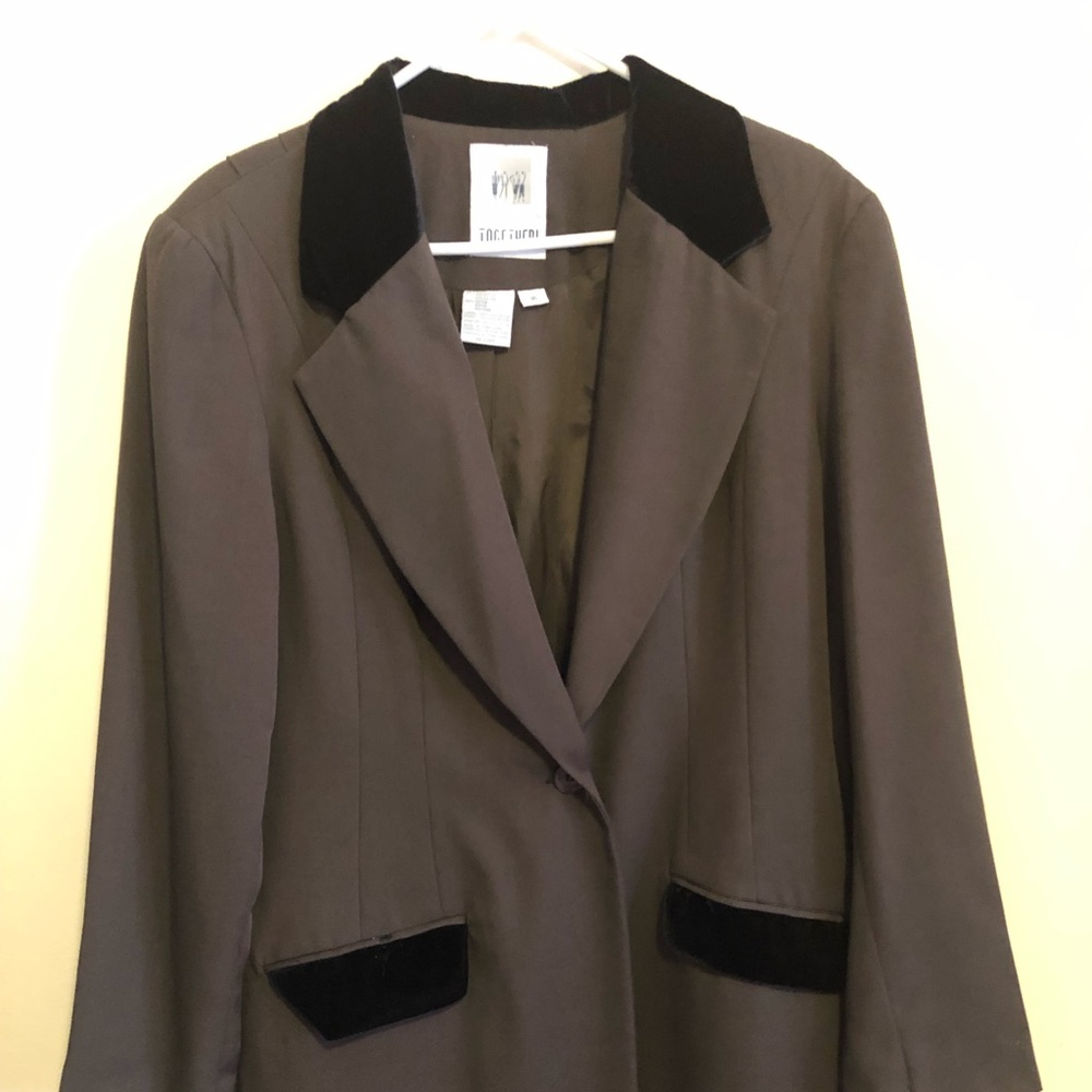 Blazer Faux Fur Collar/Pocket. Pleated back.